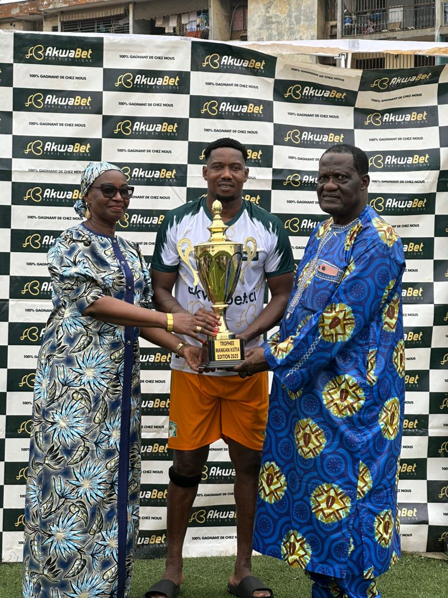 akwabetci's tweet photo. 📸 Quelques images du 🏃🏽♂️⚽️ Match de Gala organisé par les enfants Fadel et Kader Keita en l’honneur de leur feu Père Mankan KEITA. 🌟🔥
Nous étions aux côtés de notre ambassadeur KADER KEITA au Complexe Sportif de Yopougon 📍
😎🤝🔥
#Akwabet #JoueResponsable #ParieEtGagne https://t.co/u186EfZLy8