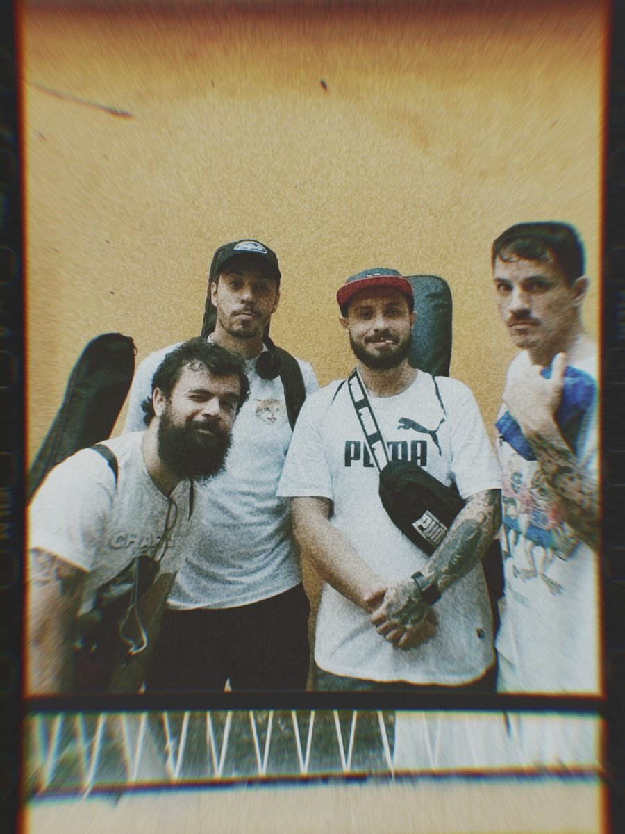 decarneeflor's tweet image. meio que ensaiamos  !