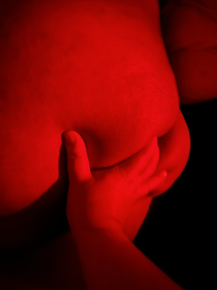 alterboytistic's tweet photo. Red light special to keep the winter blues away with @marcopolommxix 

 #gaybears https://t.co/T9e6Sx9Wj1
