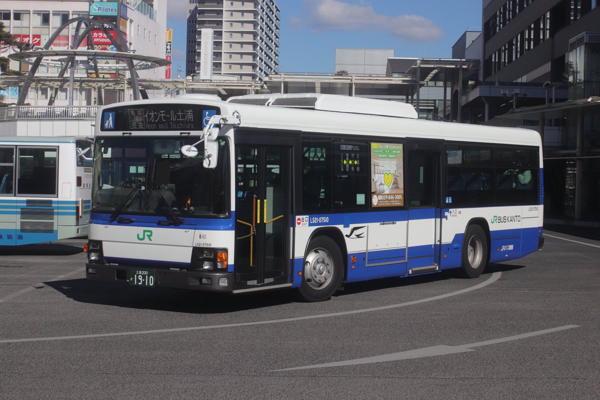 igakutaizen's tweet photo. 2025/02/09(日)
土浦駅西口にて
JRバス関東　L521-07510

初撮影のこの車両、よく見ると前面の塗装が他のJRエルガと異なり、またしてもバリエーションが増えることとなりました https://t.co/61pT0ybaGQ