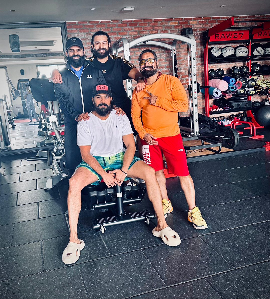 IAmVarunTej's tweet photo. Side by side, Rep by rep! https://t.co/GRCf1DEyYw
