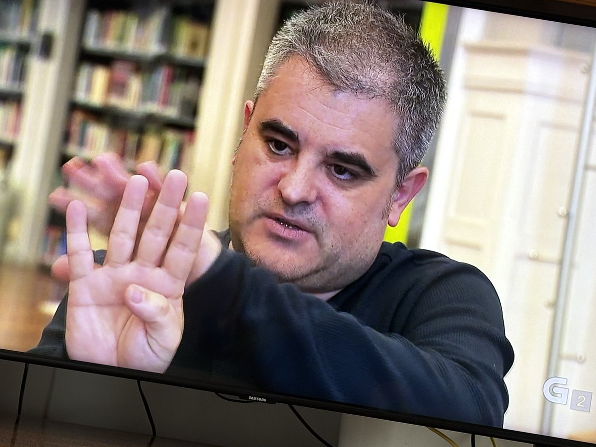 Que magnífica repor da Copa España, o sétimo título oficial do Depor, acaban de botar na G2, no descanso do Fabril. E que enormes xornalistas e investigadores son <a href="/rubenventureira/">Ru</a> e <a href="/lois_novo/">Lois Novo</a>.