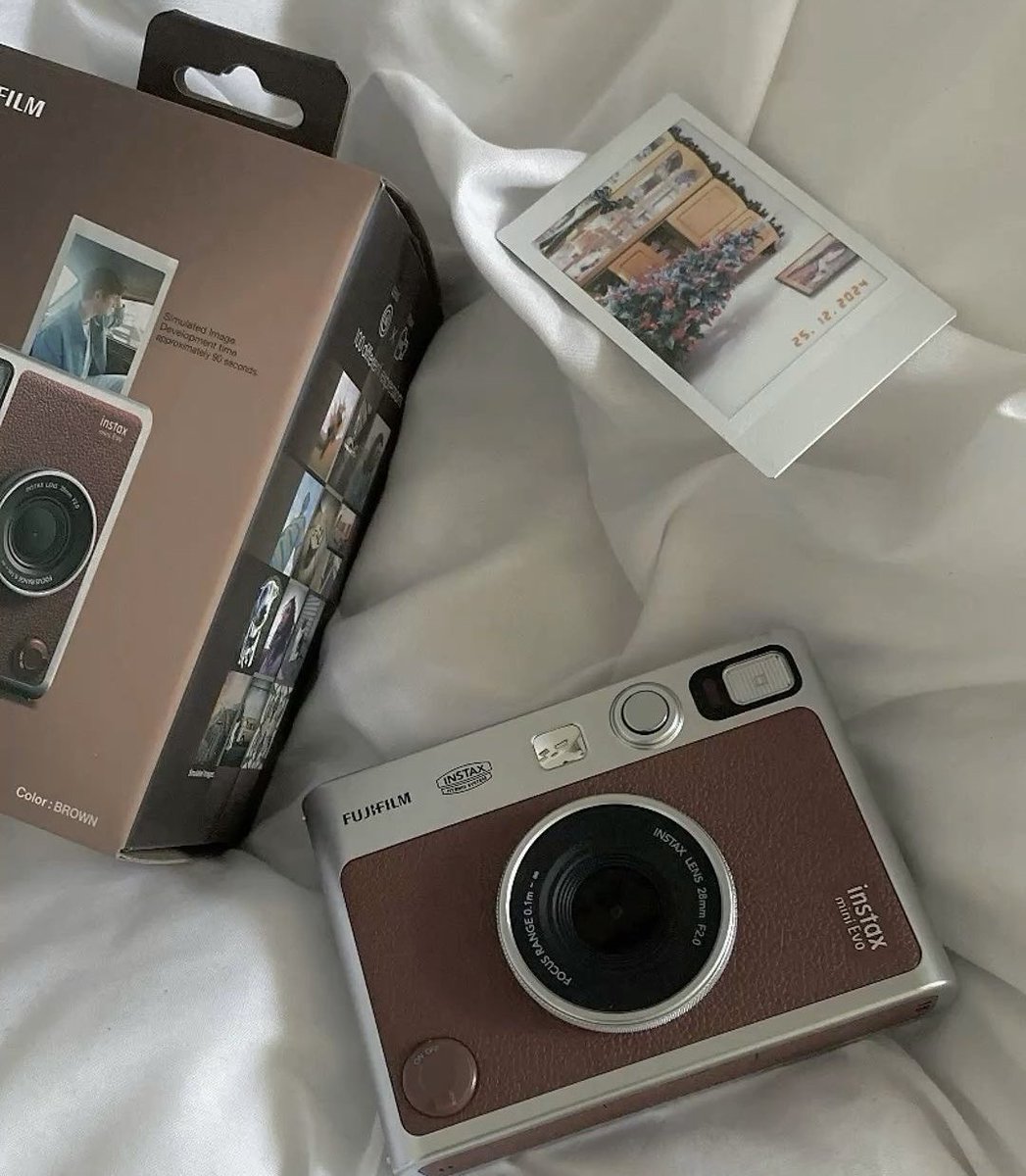 💐 Toc, toc. ¡Tienes un mensaje!

⋄ De: Damián. 
⋄ Para: <a href="/mournkiss/">Emory.</a> 

“Feliz cumpleaños a la dueña de cada uno de mis pensamientos. Agradezco tu existencia cada día de mi vida y agradezco más que decidas compartirla a mi lado. Eres mi tesoro más grande, te amo.”