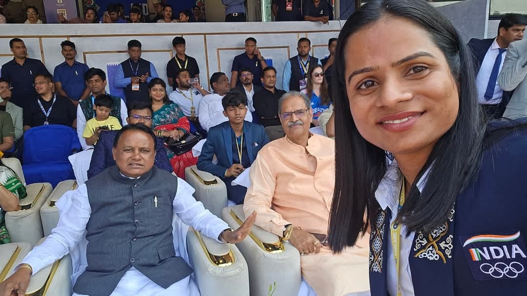 kalingatv's tweet image. #InPics | Olympian Dutee Chand meets  Odisha CM Mohan Majhi and other prominent leaders during IND vs ENG ODI at Barabati Stadium

#duteechand #cmmohanmajhi #indvseng #kalingatv