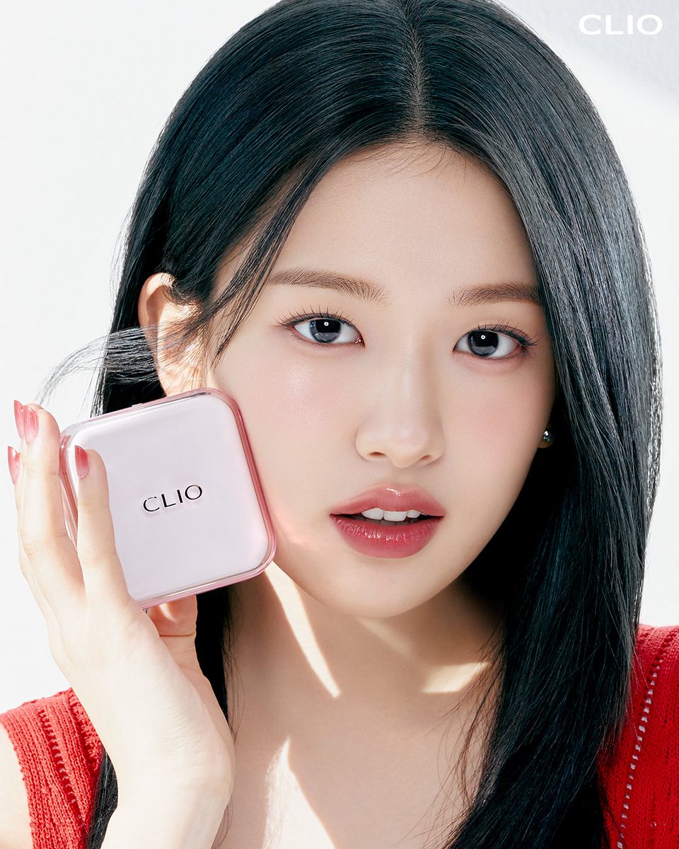 official_CLIO's tweet photo. 가볍고 촉촉한 피부 표현 + 핑크 + 유진 = “100점… 100점이요.”

클리오와 유진이가 함께 했던 첫번째 제품!
킬 커버 메쉬 글로우 쿠션의 NEW 버전,

킬 커버 메쉬 글로우 에센셜 쿠션과
다시 한 번 만난 우리 유진이 ૮꒰ ྀི𓂂ɞ̴̶̷ ·̮ ɞ̴̶̷𓂂꒱ა ⌯♡

NEW 킬 커버 메쉬 글로우 에센셜 쿠션
💝3월 1일에 만나요💝