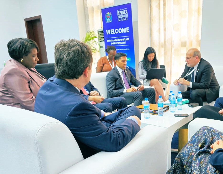 Rémy Rioux (@riouxremy) on Twitter photo In times when international cooperation is questioned, <a href="/AFD_France/">Agence Française de #Développement (AFD) 🇫🇷 🇪🇺</a> joined forces for 1bn€ with <a href="/WorldBank/">World Bank</a> <a href="/AfDB_Group/">African Development Bank Group</a> <a href="/SE4All/">@SE4All</a> <a href="/RockefellerFdn/">The Rockefeller Foundation</a> #TeamEurope <a href="/isdb_group/">IsDB Group</a> <a href="/AIIB_Official/">AIIB</a> & more in Dar 🇹🇿 supporting #Mission300 for energy access in 🌍. Next step at <a href="/FinanceInCommon/">Finance in Common</a>!🤝 In times when international cooperation is questioned, <a href="/AFD_France/">Agence Française de #Développement (AFD) 🇫🇷 🇪🇺</a> joined forces for 1bn€ with <a href="/WorldBank/">World Bank</a> <a href="/AfDB_Group/">African Development Bank Group</a> <a href="/SE4All/">@SE4All</a> <a href="/RockefellerFdn/">The Rockefeller Foundation</a> #TeamEurope <a href="/isdb_group/">IsDB Group</a> <a href="/AIIB_Official/">AIIB</a> & more in Dar 🇹🇿 supporting #Mission300 for energy access in 🌍. Next step at <a href="/FinanceInCommon/">Finance in Common</a>!🤝