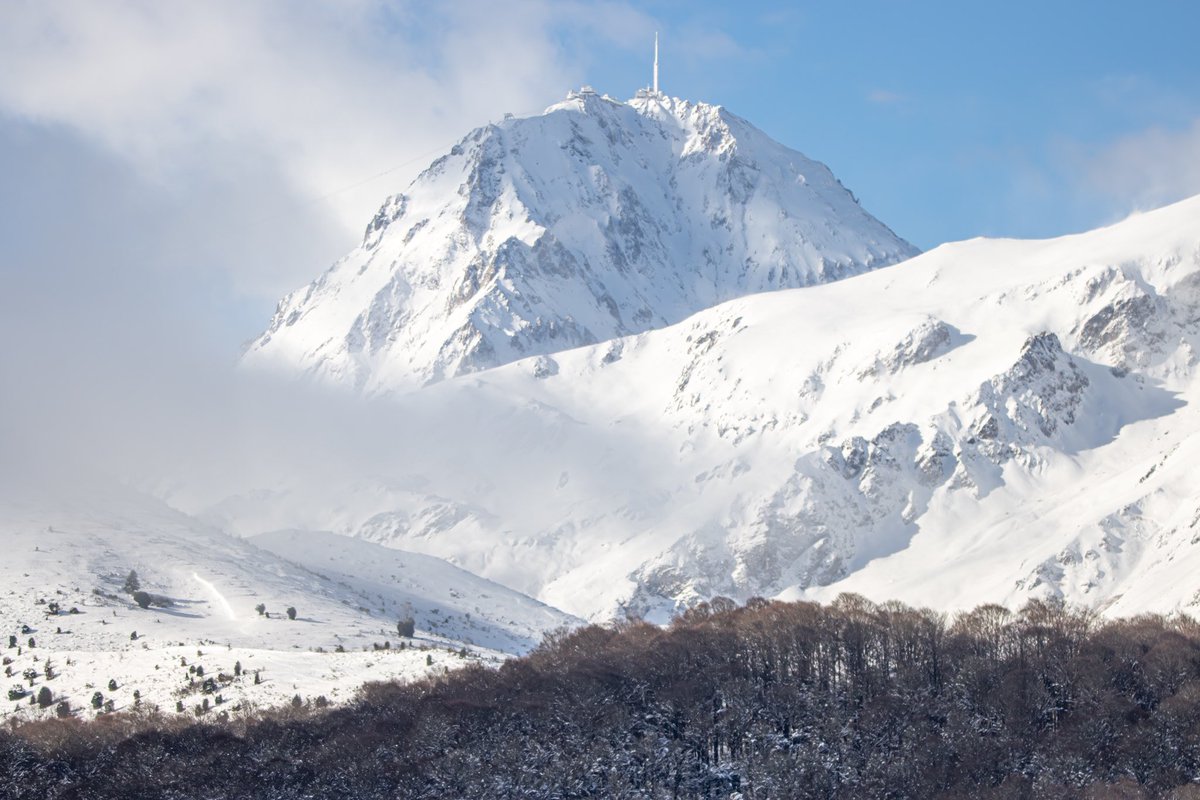 Notre magnifique pic du midi 😍🏔️ 

Mentions : <a href="/Meteo_Pyrenees/">Météo Pyrénées</a> <a href="/PicduMidi/">Pic du Midi</a> 

Pris par moi même 🙂