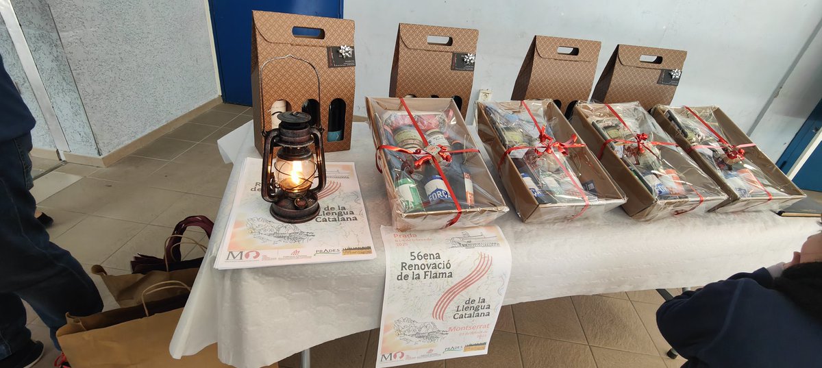 El <a href="/CMHospitalet/">CMHospitalet</a> i el <a href="/CasalConflent/">Casal del Conflent</a> fan la #Renovació de la #Flama2025 #FlamadelaLlengua
Cc <a href="/montserratinfo/">Abadia de Montserrat</a> <a href="/AteneusCat/">Federació d'Ateneus de Catalunya</a> <a href="/FEEC_cat/">FEEC</a>  <a href="/Canigo_Conflent/">Destination Conflent Canigó</a> <a href="/LIndependent3/">L'Independent</a> <a href="/llenguacat/">Plataforma per la Llengua 📢</a> <a href="/patcdiba/">Oficina de Patrimoni Cultural-Diputació Barcelona</a>