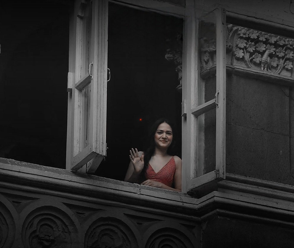 khwabon ke peeche peeche badi door talak aaye hai,
hum zameen ko chodh kar udne palak aaye hai🩷

#BadaNaamKarenge