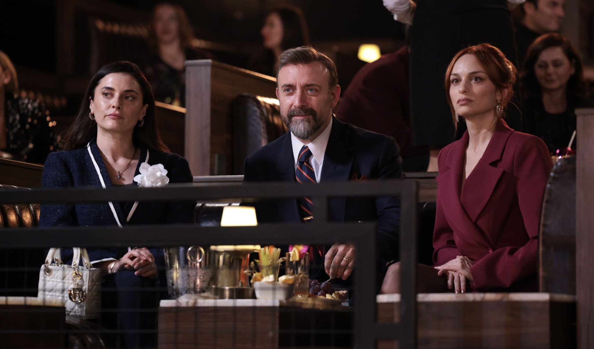 GjWD_q-WIAAp1jT?format=jpg&name=large