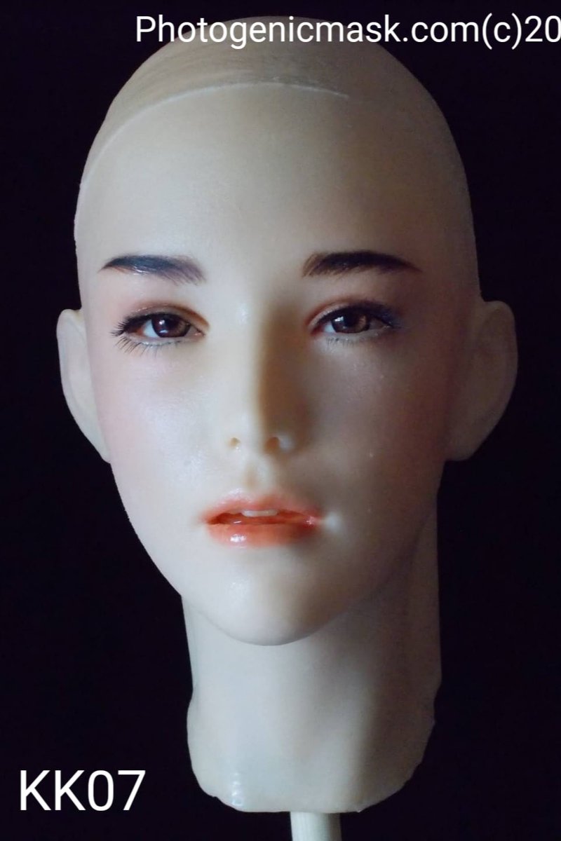 Cora is coming back soon™ 
...in a new coat, from Photogenicmask👀💗💙💛
#femalemask #crossdresser