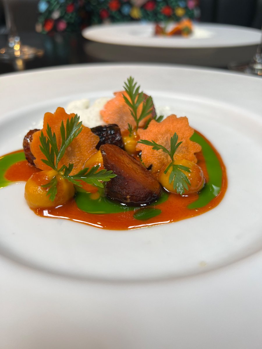 Cleybrooke's tweet photo. @the__wilderness Carrots? https://t.co/a9iyqlBvmw
