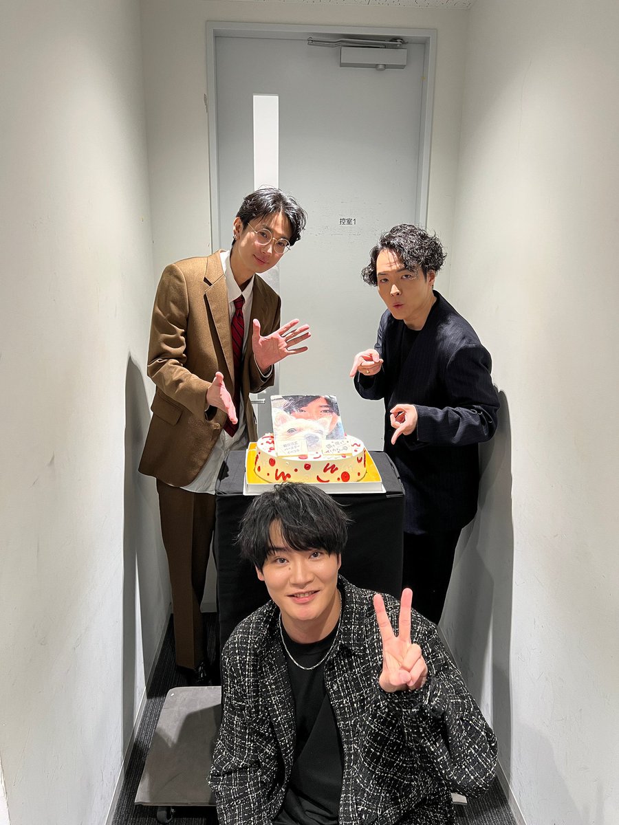 #細谷佳正 BD
"僕を祝ってくれまい会〜ついでに20周年〜

2/9の回にご来場頂いた皆さん、ありがとうございました👴🏻✨

今日のイベントを盛り上げてくれた 
#江口拓哉 さん #シークエンスはやとも さん

素晴らしいメッセージをくれた
とっしーこと #豊永利行 さん

ありがとうございました‼️