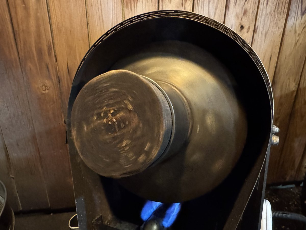 tyakityaki's tweet image. 今日はみさご珈琲焙煎サロン！

今日は淡路島の友達にプレゼントする豆と
ドリップパック用のブレンドを焙煎してきました。

いつものメンバーがいなかったけれど
新しくサロンメンバーになってた焙煎仲間と
楽しく焙煎を。

たくさん仲間が増えて嬉しい☺️

#みさご珈琲
#焙煎サロン
#coffeeroaster