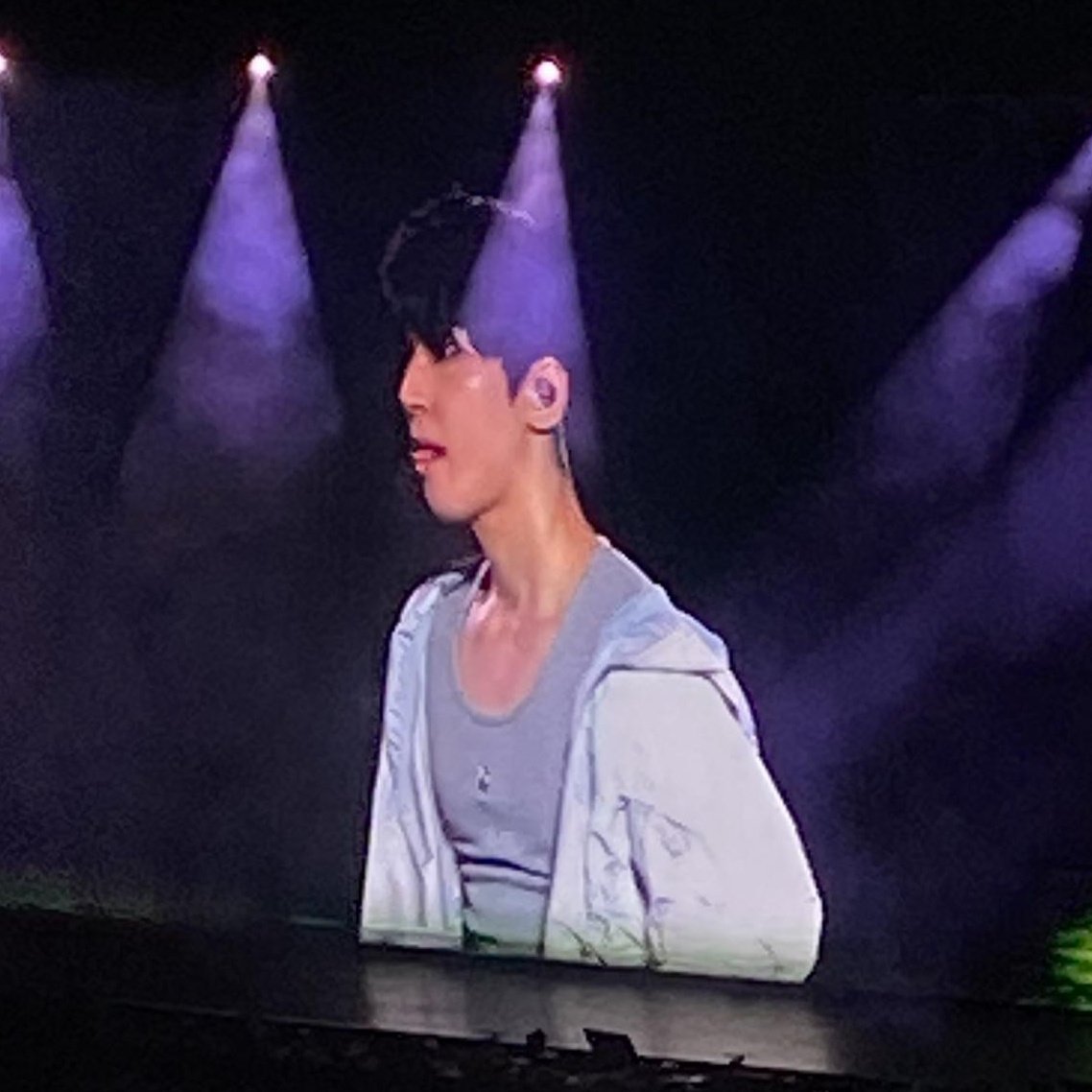 PUCING bisa ada orang cakep gini di depan mata aku HADAHHHHH 😵‍💫✋🏻