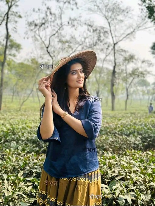 মনে করো যদি 
সব ছেড়ে হায়
চলে যেতে হয় 
কখনো আমায়
মনে রবে কি রজনী 
ভরে নয়ন দুটি ঘুমে
জড়াতে নিশি রাতে 
কে গান শুনাতো💞

আমার সকল টুইটার বন্ধুদের কে
     🦋🦋সন্ধ্যার শুভেচ্ছা🦋🦋
🍃🍃🌱🌱🌱🍀🌱🌱🌱🍃🍃