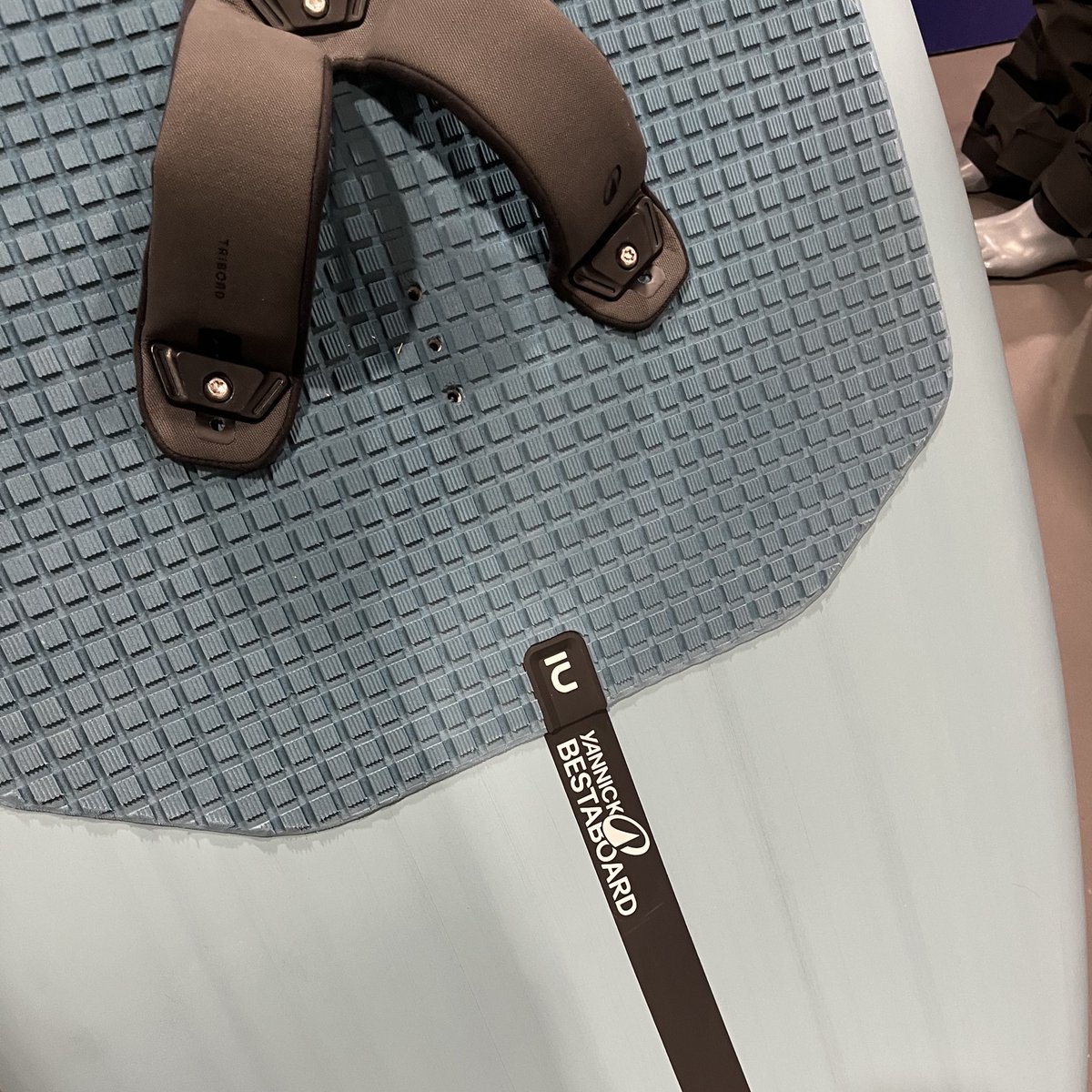 Bravo <a href="/YannickBestaven/">YANNICK BESTAVEN</a> pour ce beau <a href="/VendeeGlobe/">Vendée Globe</a> ⛵️

Très beau moment et cadeaux de <a href="/Tribord_Sailing/">TRIBORD l DECATHLON</a> pour fêter cette belle aventure de 4 ans 😉 #MaitreCoq #Sailing