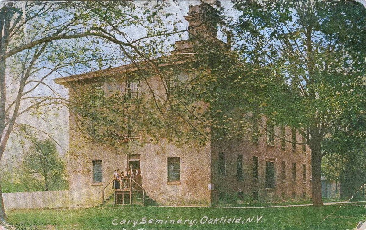 OakfieldHistory's tweet photo. Built in 1844, the Cary Seminary once stood on the site of today’s School House Manor. It was demolished in 1926 to build Pearl Street School, which dwarfed the seminary’s 72’ x 43’ footprint with its impressive 470’ x 205’ dimensions. https://t.co/Aecgocpcjy