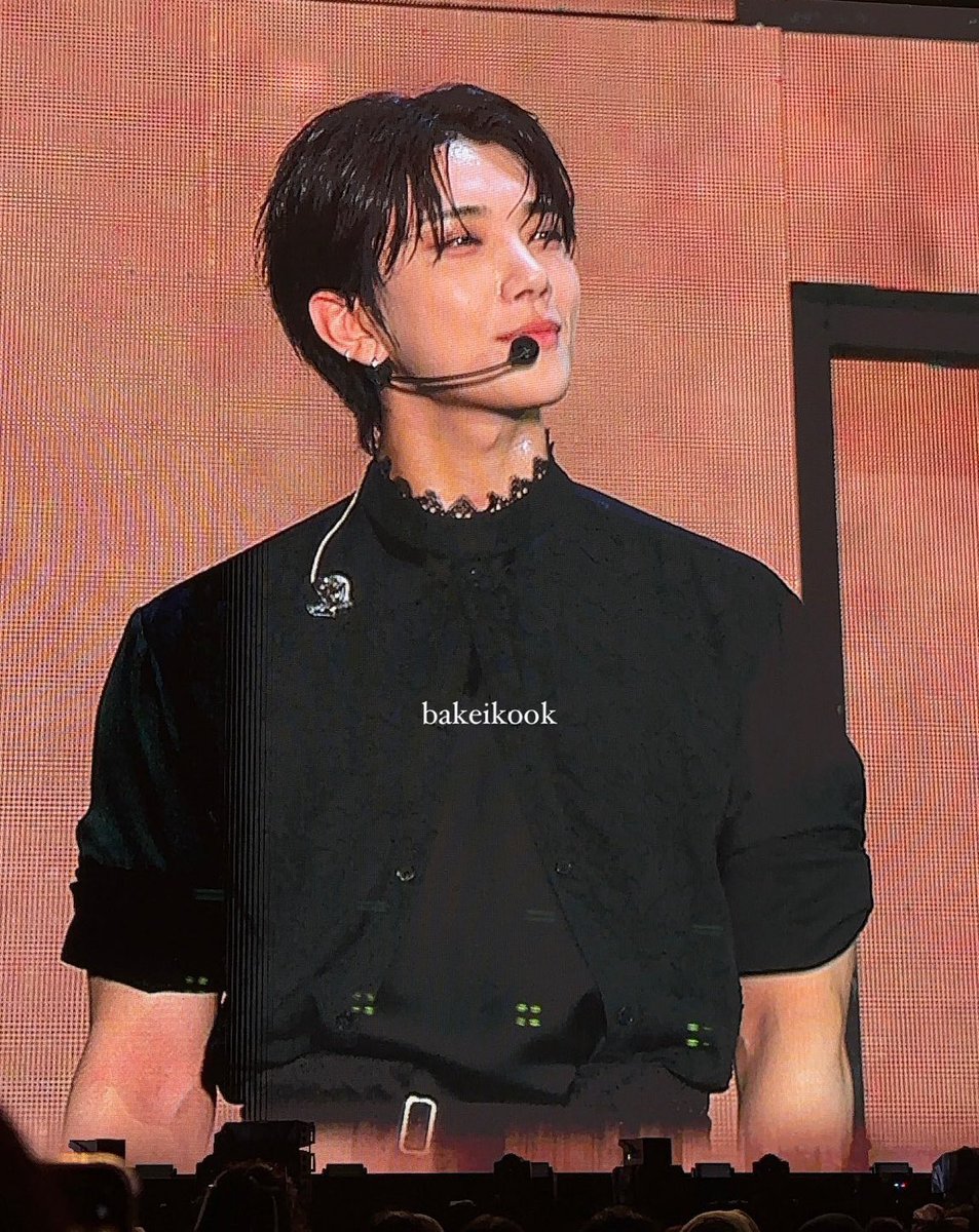 joshua’s rolled up sleeves tonight 😮‍💨