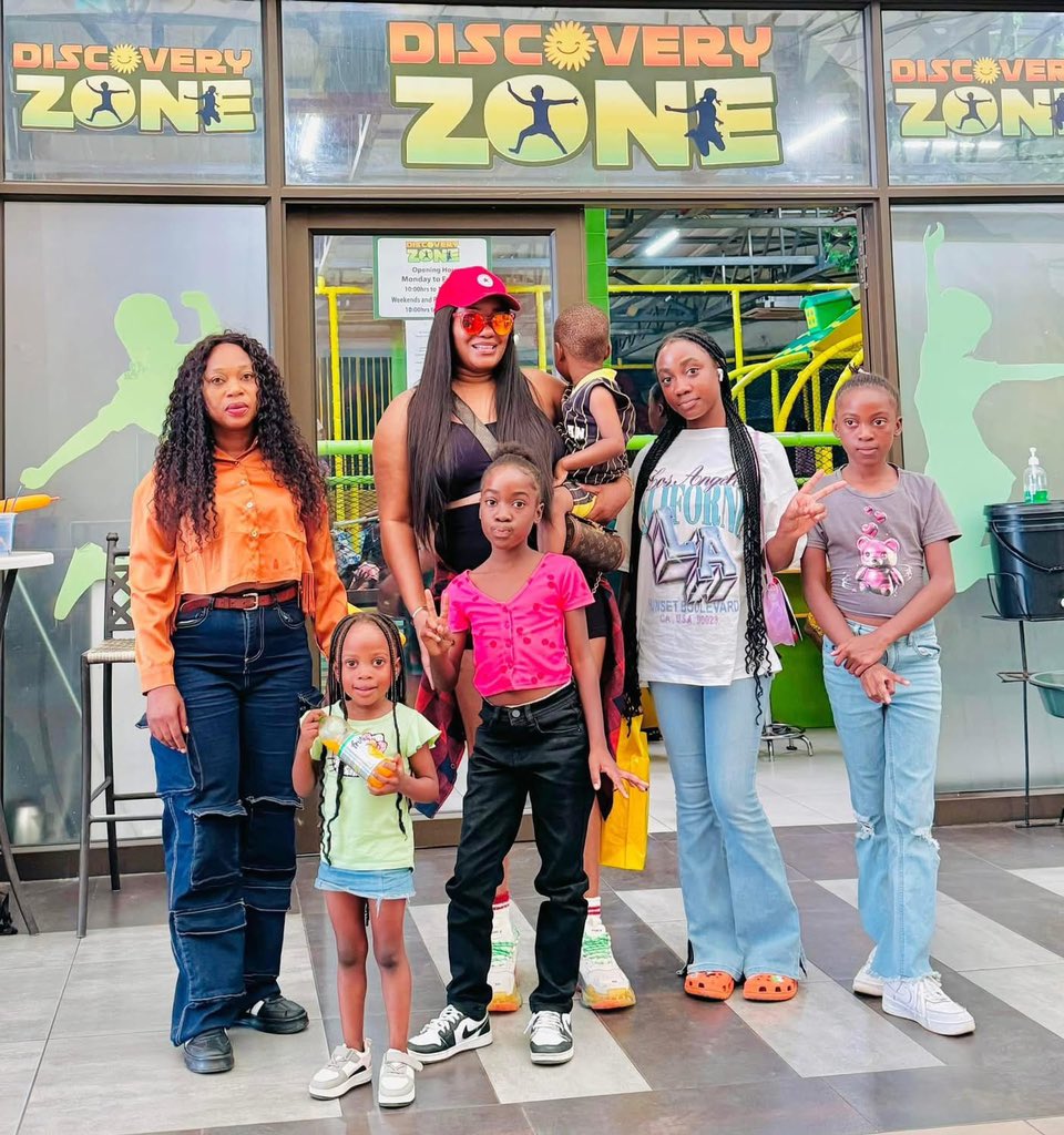 ZedMusicBlog's tweet photo. Mutale Mwanza yesterday spent time with the late Dandy Krazy’s children 📸 https://t.co/t8iiapnp5o
