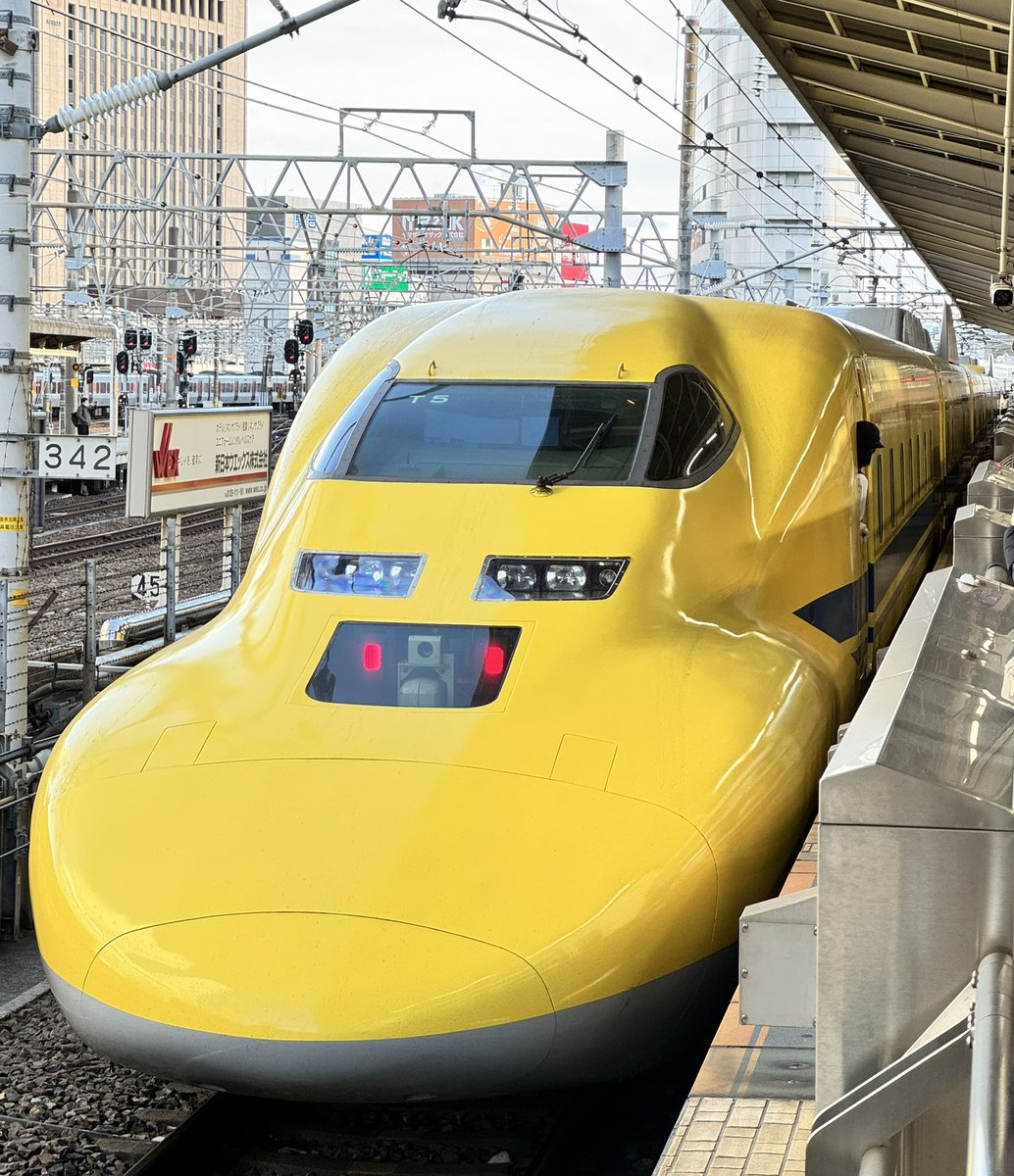 umesan221's tweet photo. JR西日本所属T5編成ドクターイエロー。
あと2年現役で活躍する姿が見られる機会があるだけでもありがたい。
#dryellowcom
#新幹線
#鉄道
#東海道新幹線
#T5編成 https://t.co/l92AgejUAS