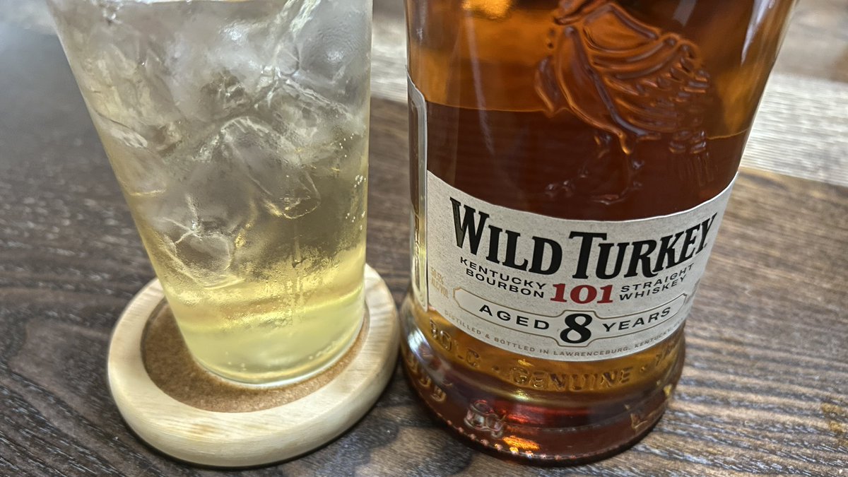 rmjiiji's tweet photo. 食事中は日本酒で、食後は #ワイルドターキー 8年♪
度数の高さを感じさせない口当たりとフルーティな感覚。 https://t.co/DZ8Kc2SL4N