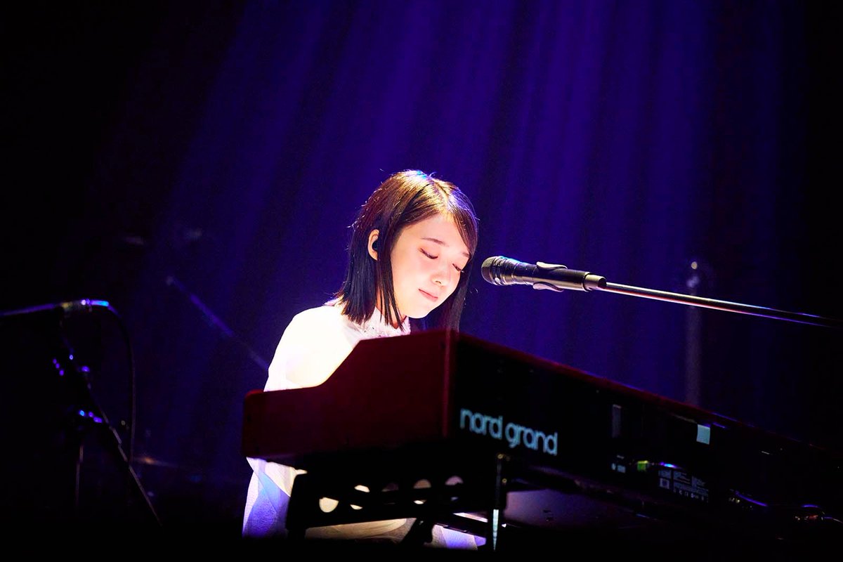 modelpress's tweet image. 上白石萌音、全国ツアー完走🎤
こだわり演出も多数・新たなチャレンジも

🔻写真・記事詳細はこちら
mdpr.jp/music/4494025

東京公演はいきものがかりが登場✨️
吉岡＆水野がステージを去った後、感激のあまり上白石がステージに倒れ込む場面も。

#yattokosa @mone_tohoent