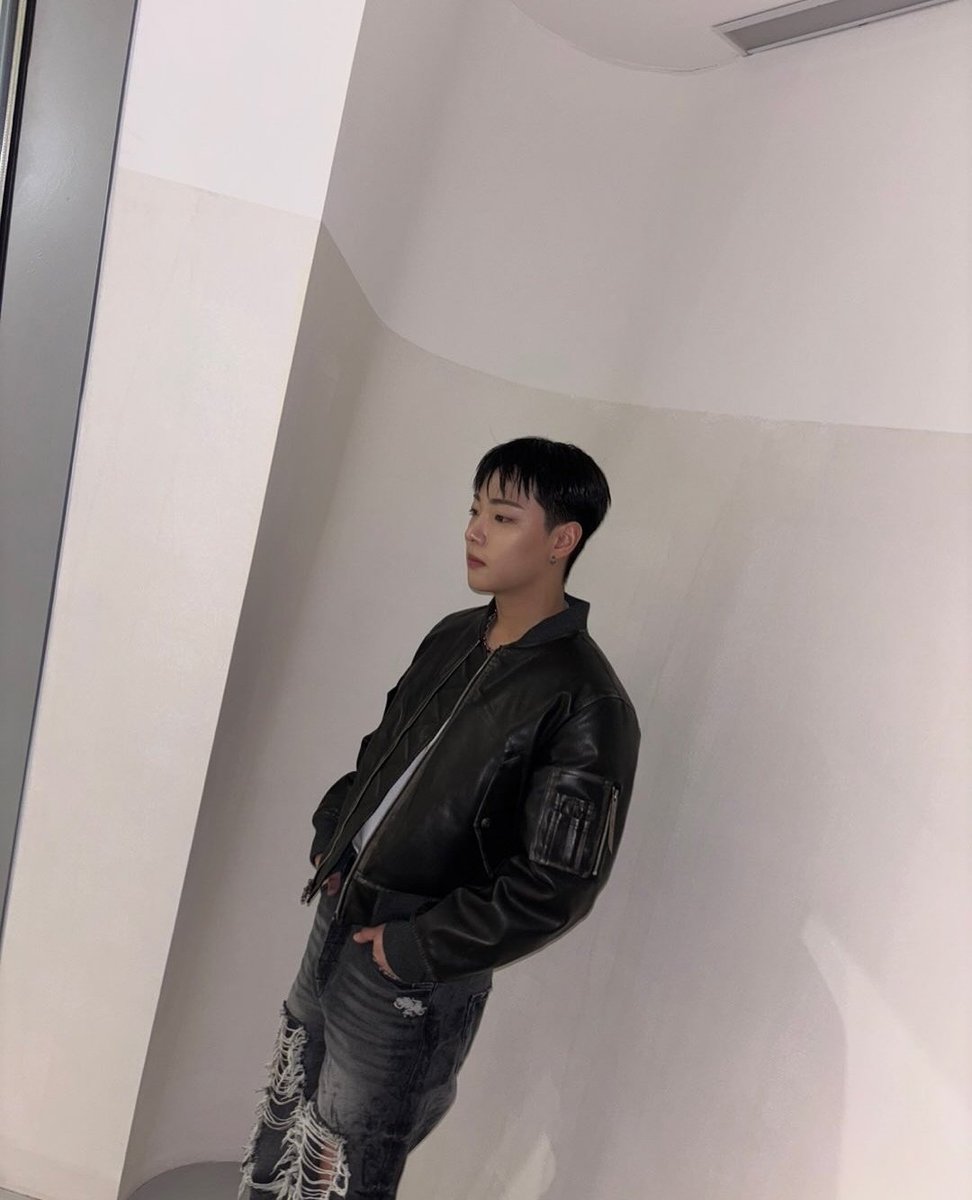 2S_tion's tweet image. 너무좋음... 
흰자보이고 머리앞머리결살려서내렸는데 옆머리 빡빡하고 ㅈㄴ잘생겼고