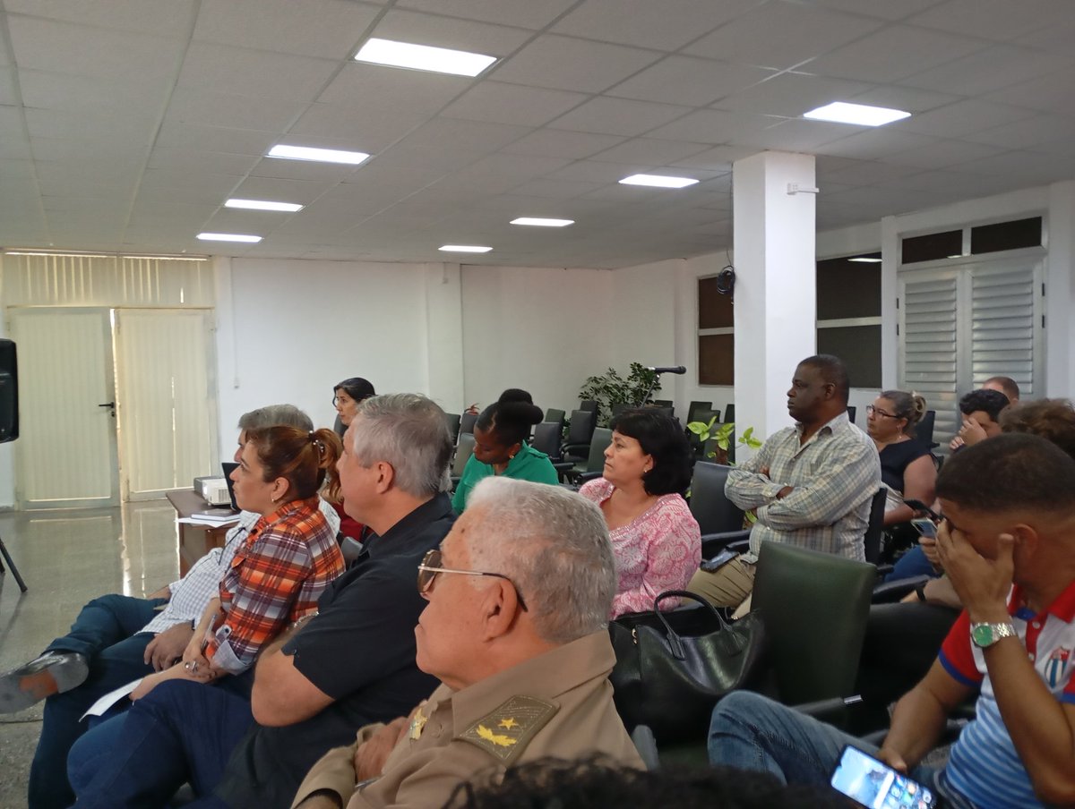 WalterBG_MES's tweet photo. En el Jardín Botánico Nacional conciliamos esfuerzos para impulsar su plan de desarrollo. Nuestro @JBNUnivHabana es un centro científico prestigioso, y un espacio educativo y recreativo para la familia. Contamos #ConLaFuerzaDeLaUnidad y un colectivo excepcional. #GenteQueSuma https://t.co/VSI2CHUBzI