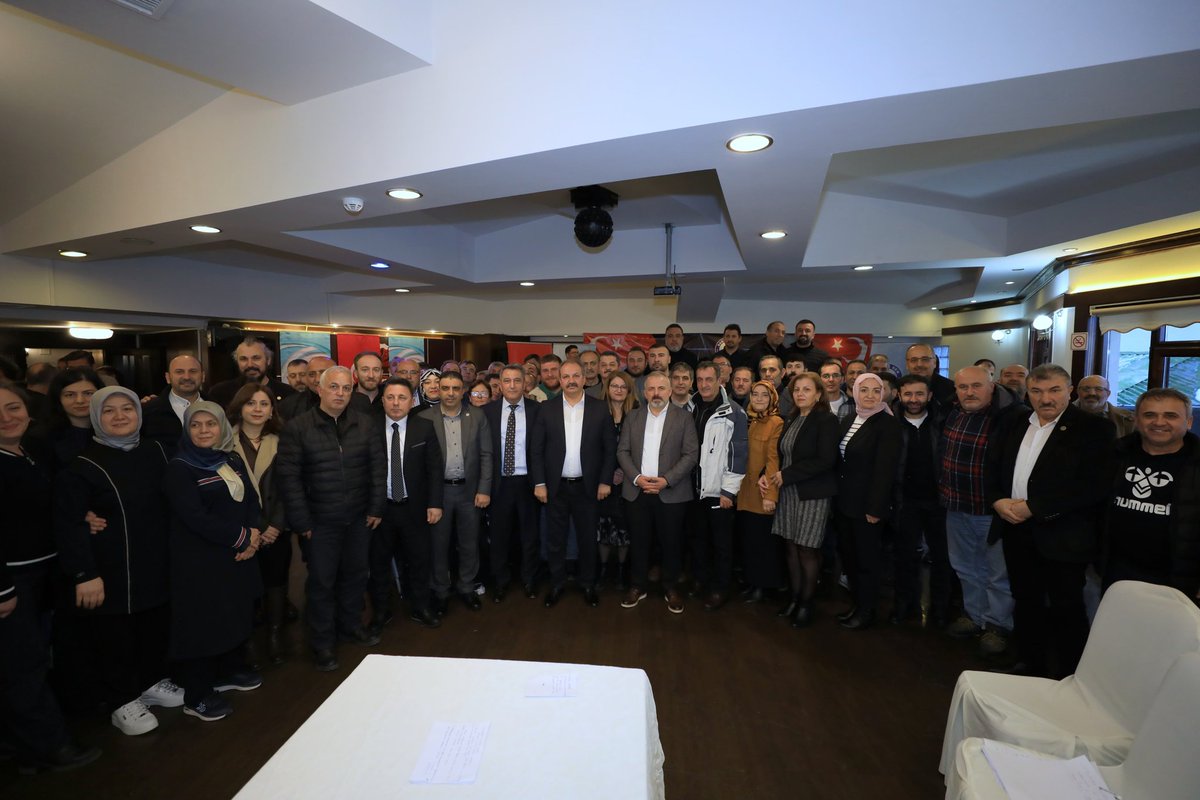 “Nöbet Ücretleri Hakkaniyetli Biçimde Artırılmalı ve Sağlık Profesyonellerine Gece Çalışma Tazminatı Ödenmeli”

Sağlık-Sen Samsun Şubesi’nin İl Divan Toplantısı Genel Başkan Mahmut Faruk Doğan ve Genel Başkan Yardımcısı İdris Baykan'ın katılımıyla gerçekleştirildi.

Toplantıda