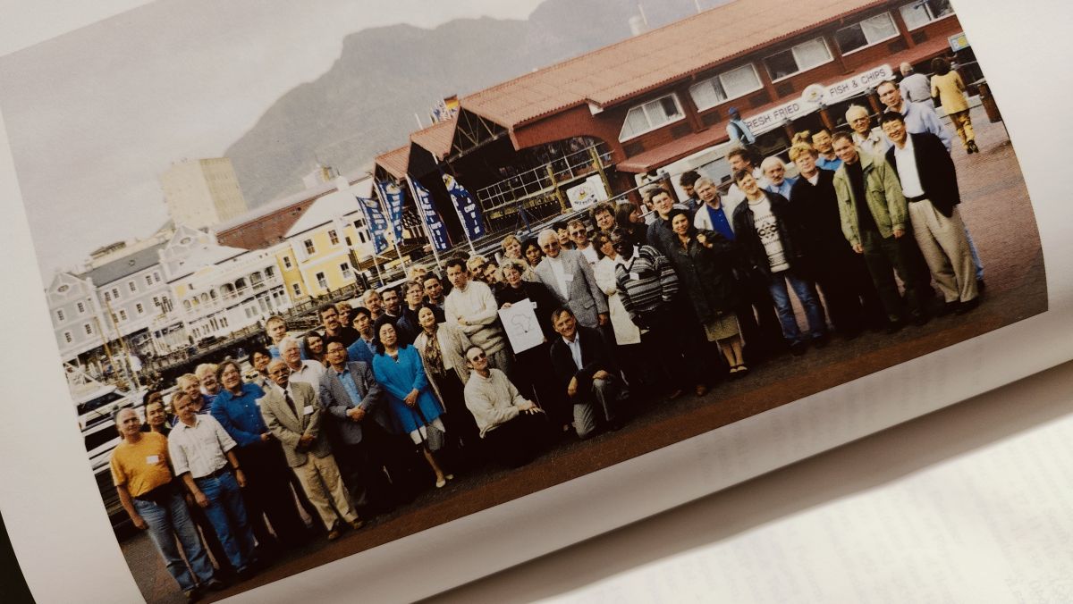 britgermanbloke's tweet image. An apt metaphor for his #modest life would be the group photo taken at the physics conference. Back row, half-hidden. “Oh that’s...wossname”. Forgotten. And he was OK with that, because one person did remember him. Did love him. And, in the end, nothing else mattered.
#vss365