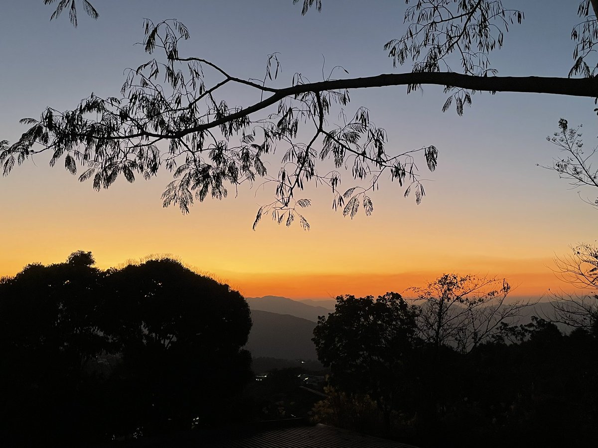 apradhan1968's tweet image. Beautiful #Aizwal at sunset! 

Golden hues kiss the sky so wide,
As sun dips low and dreams collide.
Mountains stand in twilight’s embrace,
Bathed in amber, a breathtaking grace.
Aizawl at sunset—pure peace, pure light.

#MZU #Sunset
