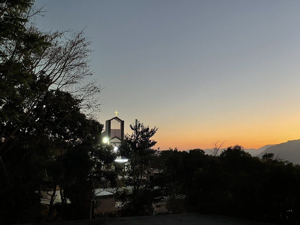 apradhan1968's tweet image. Beautiful #Aizwal at sunset! 

Golden hues kiss the sky so wide,
As sun dips low and dreams collide.
Mountains stand in twilight’s embrace,
Bathed in amber, a breathtaking grace.
Aizawl at sunset—pure peace, pure light.

#MZU #Sunset