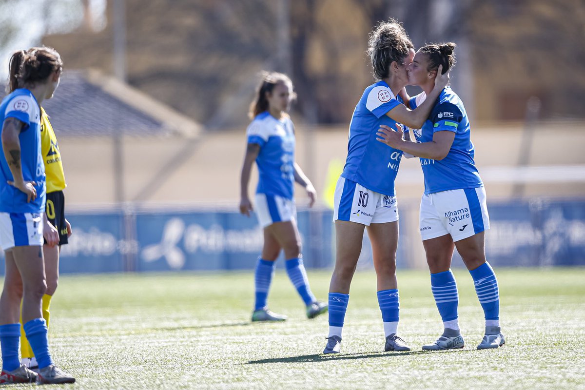 <a href="/AlbaColeto/">Alba Santamaria</a> <a href="/Carlaacasti_/">Carla Castiñeyras</a> <a href="/RaquelPinelSaez/">Raquel Pinel Sáez</a> <a href="/Estefanialima_8/">Estefania Lima Diaz</a> <a href="/SaraMedina_6/">SARA MEDINA</a> <a href="/gacindy10y/">Cindy10</a> ☺️Momento en el <a href="/gacindy10y/">Cindy10</a> entraba al campo y <a href="/RaquelPinelSaez/">Raquel Pinel Sáez</a> le entraba el brazalete de capitán