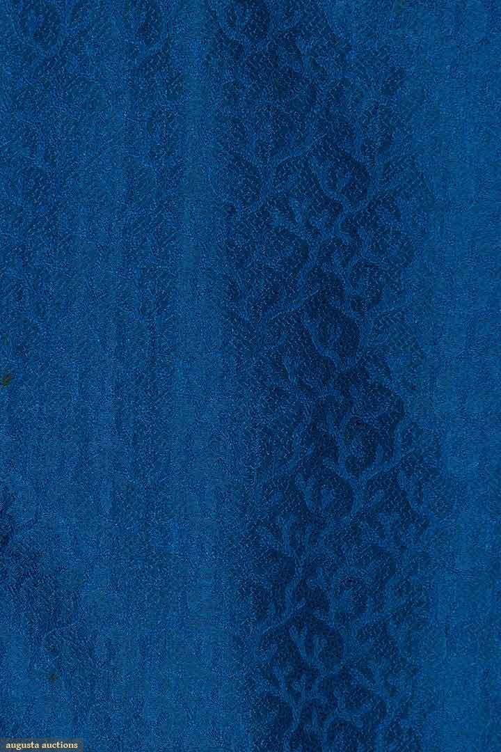 kateStrasdin's tweet image. The entirety of this cobalt blue #1820s evening dress features a discreet coral-like pattern, a repeat that is revealed in a shaft of light or a turn of the body. Discoveries in the natural world during the early #c19th prompted these organic motifs. Sold via @AugustaAuction