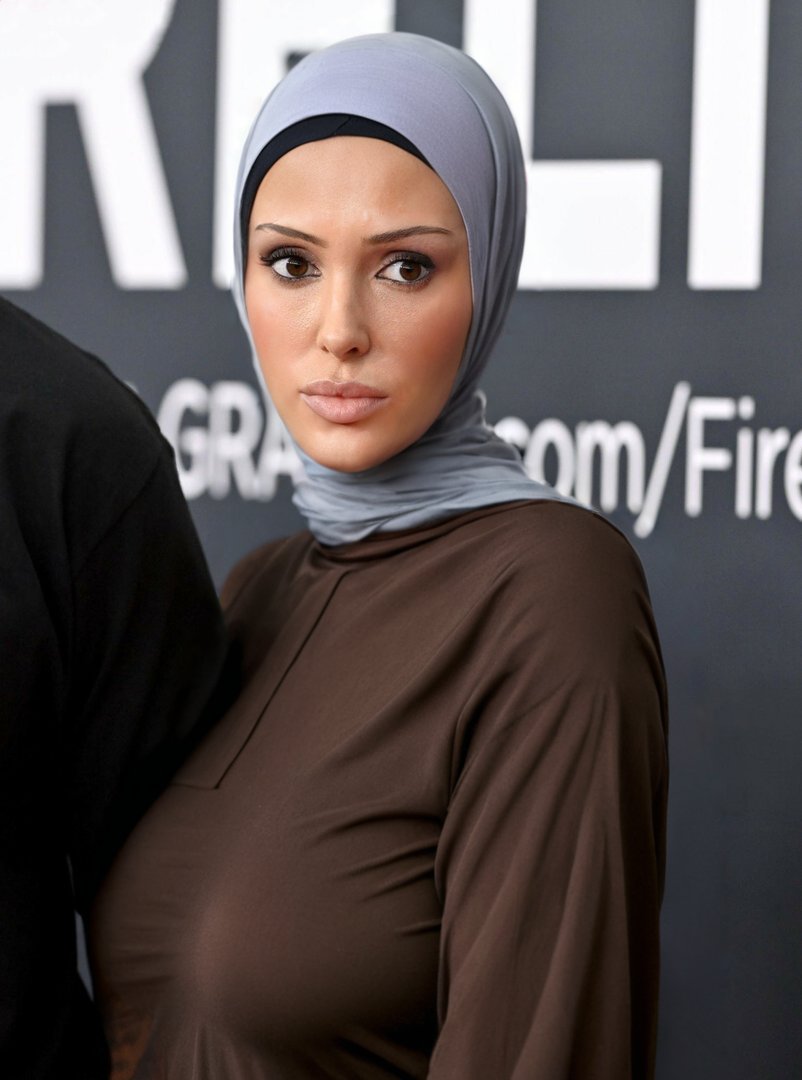 Carpethop's tweet photo. I think I I've fixed situation with pics of @kanyewest wife on 2025 GRAMMYs, and now it's look more decently https://t.co/juatw4hXpX