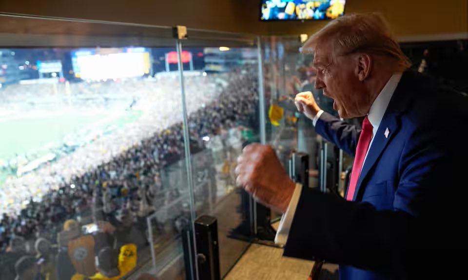 nkalamb's tweet image. With Trump and the NFL likely to turn today’s Super Bowl into at least some degree of fascist spectacle, it’s worth remembering that Colin Kaepernick literally gave up his career to challenge the regime’s white supremacist project the first time around. 

Solidarity to the GOAT.