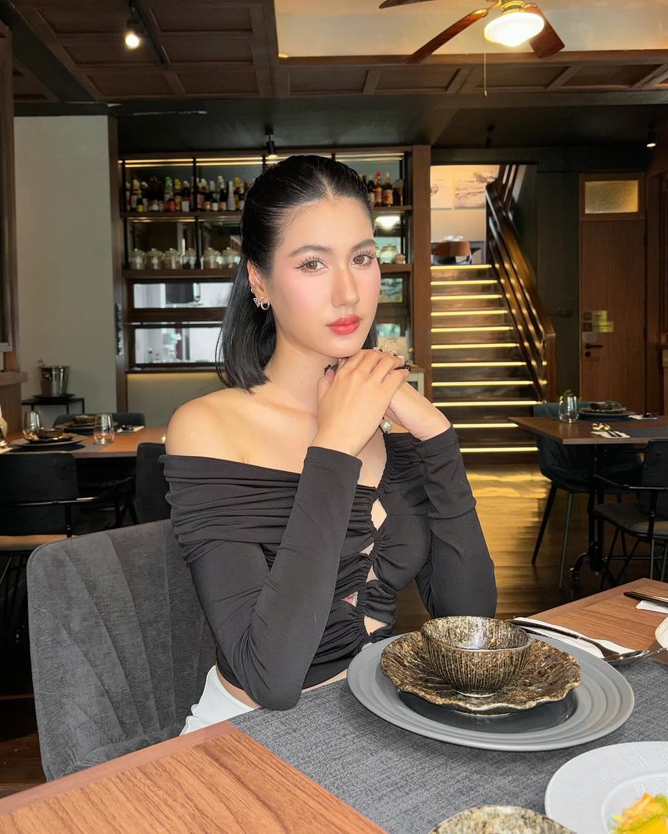 1991Feb11's tweet photo. แ���่ไปทานข้าว จำเป็นต้องสวยขนาดนี้เลยหรอ 😋🤩🍴
#พิ้งค์พลอยปภาวดี https://t.co/HkSqGVKcpG