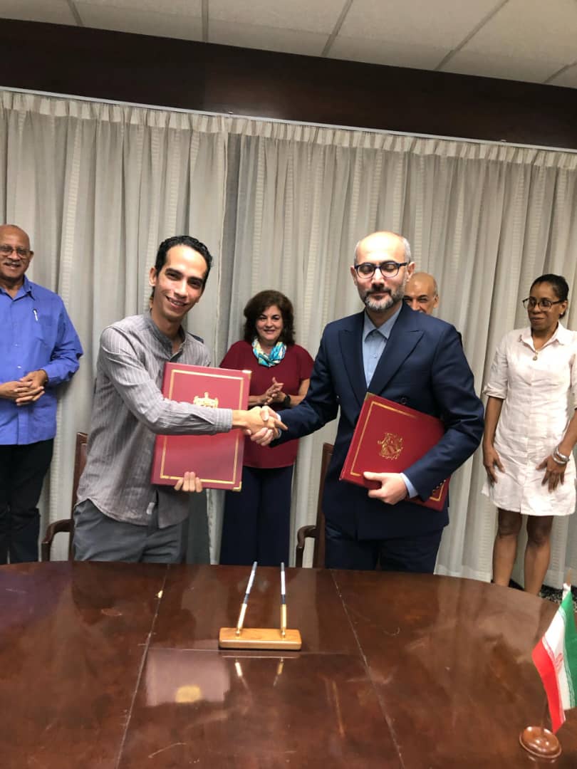 Déborah Rivas (@deb_invexcuba) on Twitter photo Se continúan desarrollando acciones para diversificar las relaciones económicas y comerciales entre #Cuba🇨🇺 e #Irán🇮🇷. Firmado Acuerdo entre <a href="/pro_cuba/">ProCuba</a> y la #TPOIran en el <a href="/MINCEX_CUBA/">MINCEX🇨🇺</a>. #CubaVencerá <a href="/SergioE47574179/">Sergio Espinosa Moré</a> <a href="/mcumbrado/">Manuel Alejandro Cumbrado Muñiz</a> Se continúan desarrollando acciones para diversificar las relaciones económicas y comerciales entre #Cuba🇨🇺 e #Irán🇮🇷. Firmado Acuerdo entre <a href="/pro_cuba/">ProCuba</a> y la #TPOIran en el <a href="/MINCEX_CUBA/">MINCEX🇨🇺</a>. #CubaVencerá <a href="/SergioE47574179/">Sergio Espinosa Moré</a> <a href="/mcumbrado/">Manuel Alejandro Cumbrado Muñiz</a>