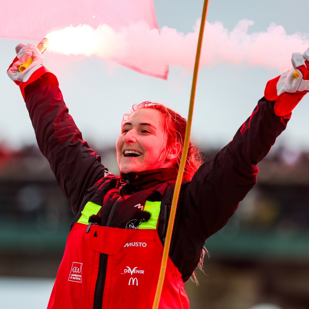 🇫🇷 À Seulement 23 ans, Violette Dorange vient de terminer son 1er tour du monde à la voile en solitaire et sans assistance en 90 jours, 22 heures et 37 minutes ! Elle devient la plus jeune skippeuse de l'histoire à finir le Vendée Globe ! 👏 (Ouest-France)

📸 Vendée Globe