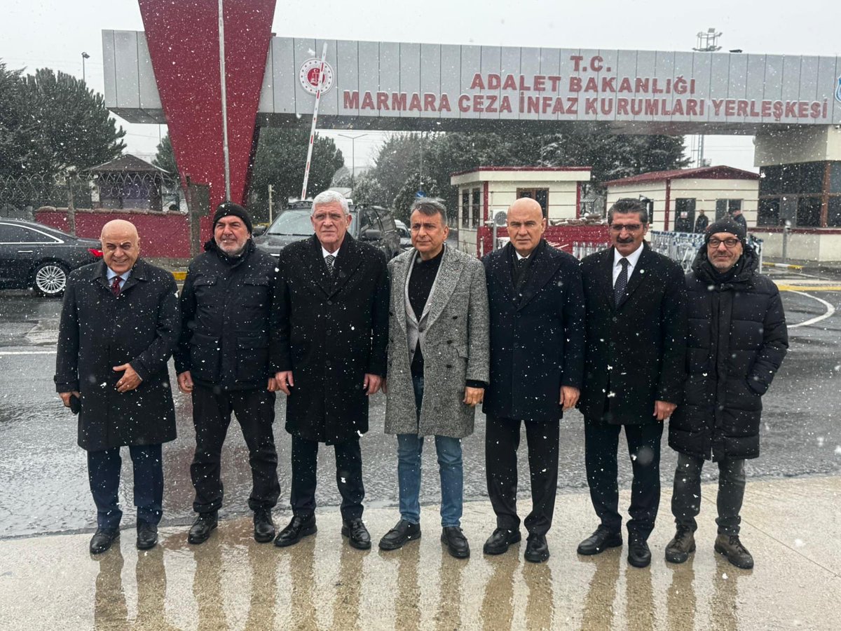 Bugün Silivri’de Genel Başkanımız Ümit Özdağ’ı ziyaret ederek destekte bulunan 
İYİ Parti Gen. Başk. Müsavat Dervişoğlu, Turhan Çömez, Cihan Paçacı, Yücel Coşkun, Suat Başaran ve Gökhan Yılmaz’a
verdikleri moral destek için teşekkür ediyoruz. #ÜmitÖzdağaÖzgürlük