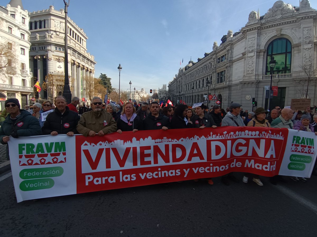 🏡✨ ¡ÉXITO TOTAL en la manifestación de Madrid por el derecho a una vivienda digna! 💪🔥 Miles de voces unidas por un mismo reclamo: #CasasParaVivir 🏠, no para especular 📉. ¡Seguimos en la lucha! ✊❤️ #DerechoAVivienda