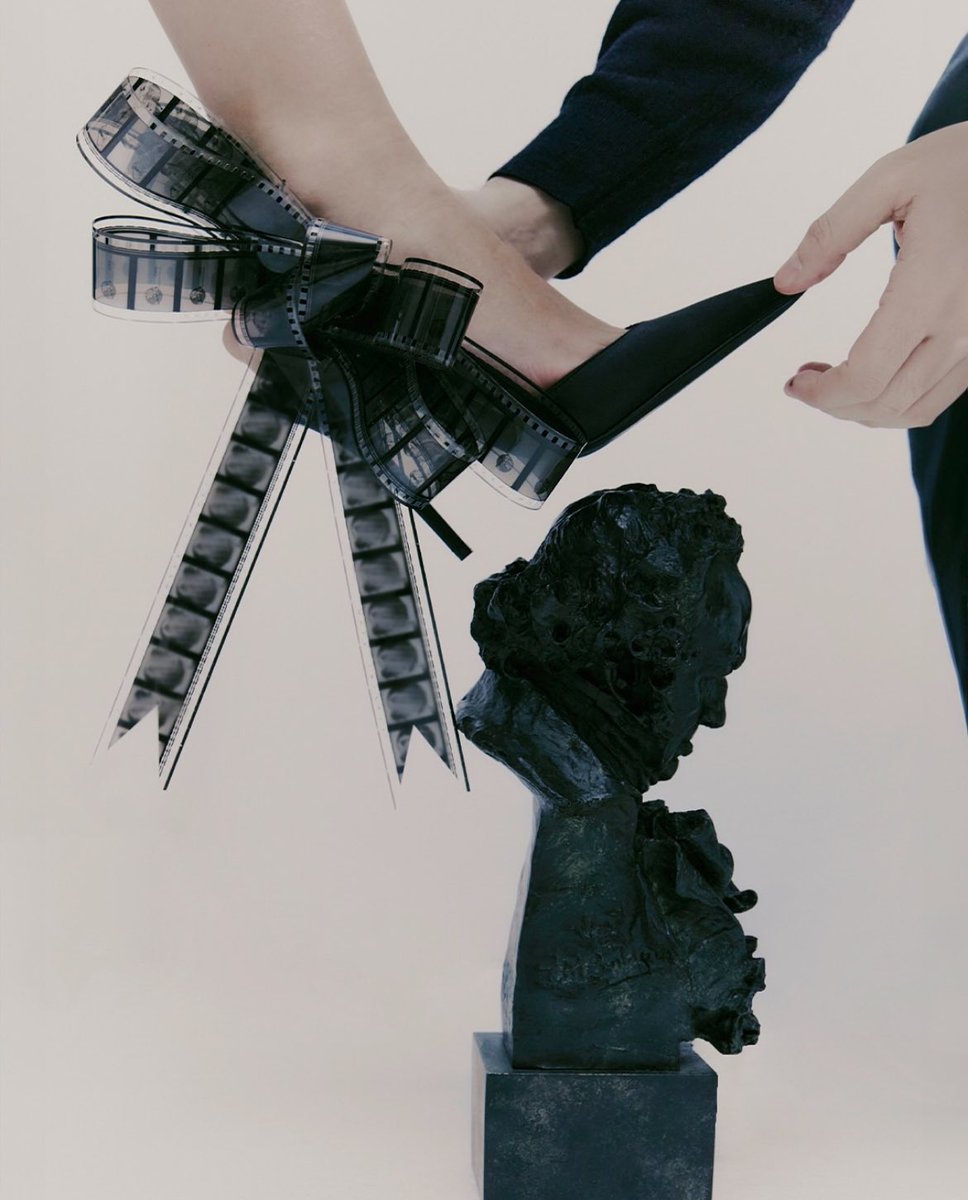 mariafrances_'s tweet photo. El diseñador español @MrJuanVidal ha sido el encargado de diseñar el zapato oficial de los Goya 2025 para @HispanitasShoes 

Originalidad e historia se unen en unos tacones que son una obra de arte y que representan la gala de cine y cultura más importante de nuestro país. https://t.co/J2nKU7fQKK