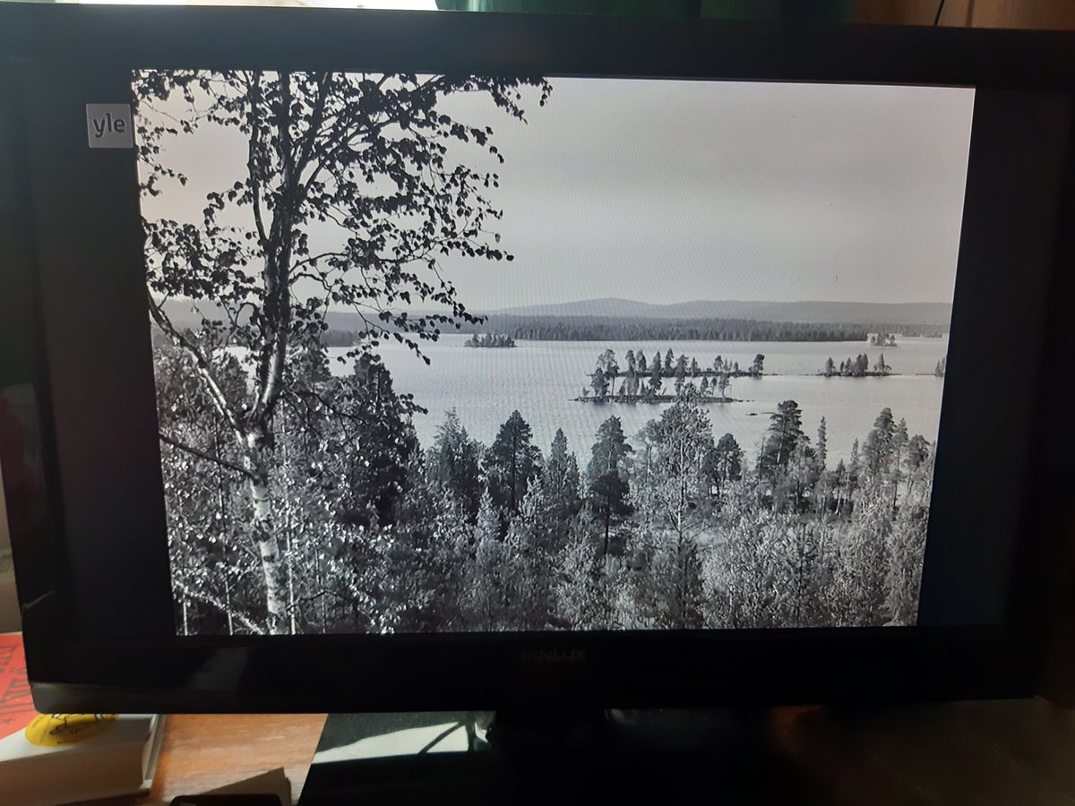 jptuominikula's tweet photo. Kolmannen kerran katson Jevidaa ja kyllä minä oikein olen nähnyt, Nangujärvihän se tuossa kuvassa on. Nastasaaret suoraan edessä. #Inari #Nangujärvi #Jevida https://t.co/jnNBI88ikd