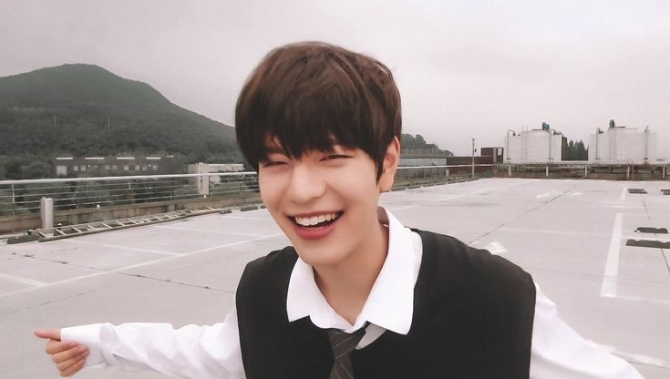 aiuwchel's tweet photo. —hold on
a kim seungmin short au

☆aiuwchel, 2025. https://t.co/flKyb5G07Q