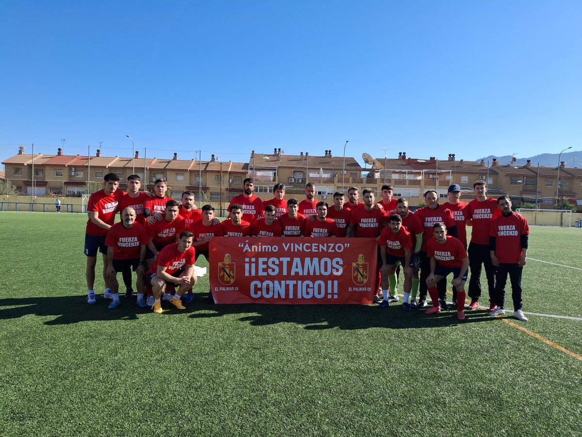El Palmar CF (@egelpalmar) on Twitter photo +3 🔴⚪️
@el_palmar_cf 2-1 <a href="/cdbullense/">CD Bullense</a>
Goles de Escribano y Cabo.
Victoria para Vincenzo que desde aquí le apoyamos un poco más y le dedicamos este triunfo. ¡ Estamos contigo Vince !
#VamosPalmar +3 🔴⚪️
@el_palmar_cf 2-1 <a href="/cdbullense/">CD Bullense</a>
Goles de Escribano y Cabo.
Victoria para Vincenzo que desde aquí le apoyamos un poco más y le dedicamos este triunfo. ¡ Estamos contigo Vince !
#VamosPalmar