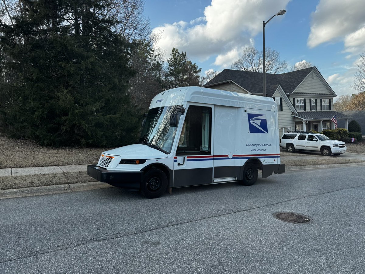 sweatystartup's tweet image. Wtf is happening?