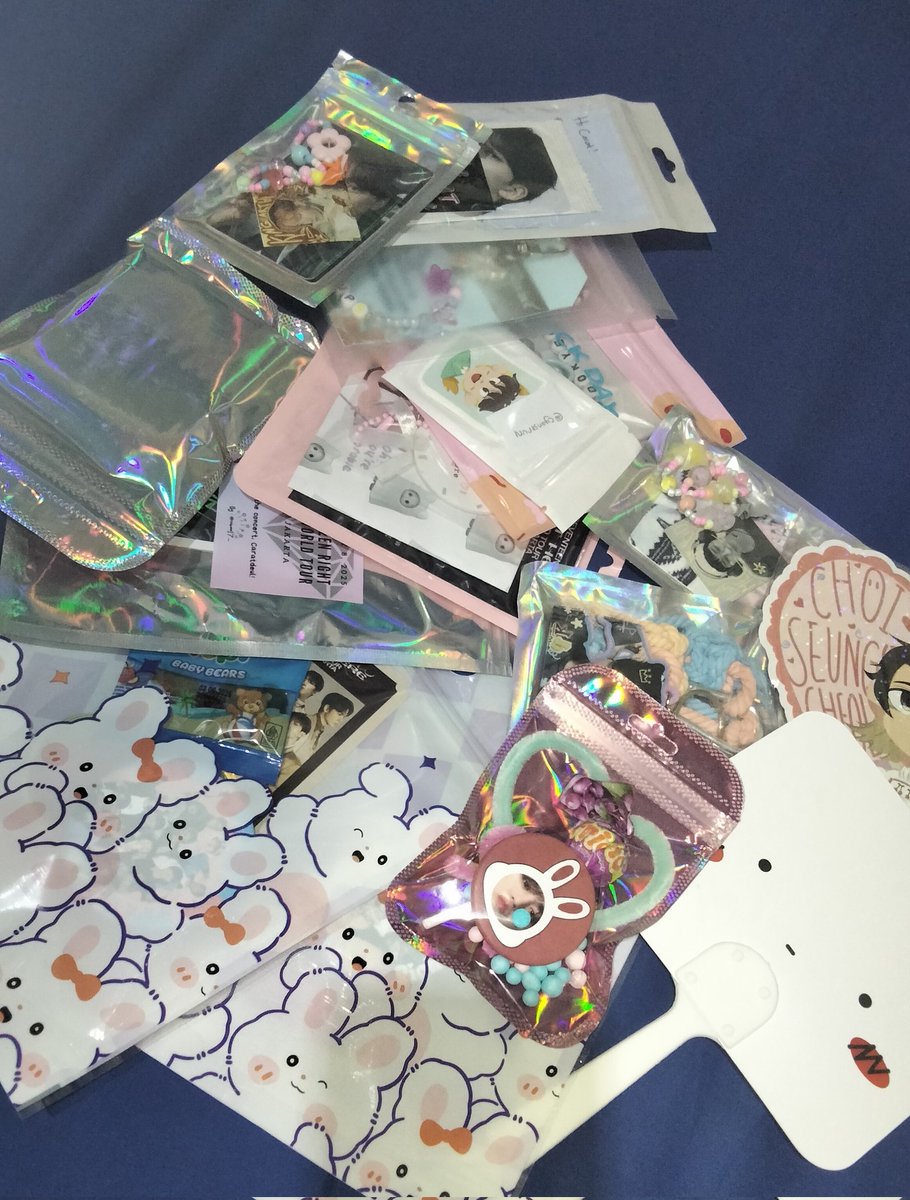 stripattern's tweet photo. kemaren dapet freebies banyaaaak pol huhuhu makasih buat temen-temen @auguriple @haebaragixdiary @hihinewme @dyasaryani @cyanseruni @kiikiissi @ciwoo17_ @handyhannie (maaf kalo ada yang gak ketag hihi) https://t.co/cSM3UqxSvU