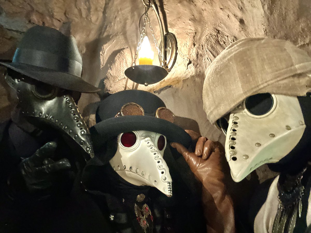 PESTRiCA's tweet image. たおさんに召喚されて大阪蒸気撮影会おじゃましてきました〜！٩( ᐛ )و✨
こちらは待機中に撮ったペストマスクチームの珍しい自撮り
#TheDeacon
#akashicrecords
#大阪蒸気撮影会