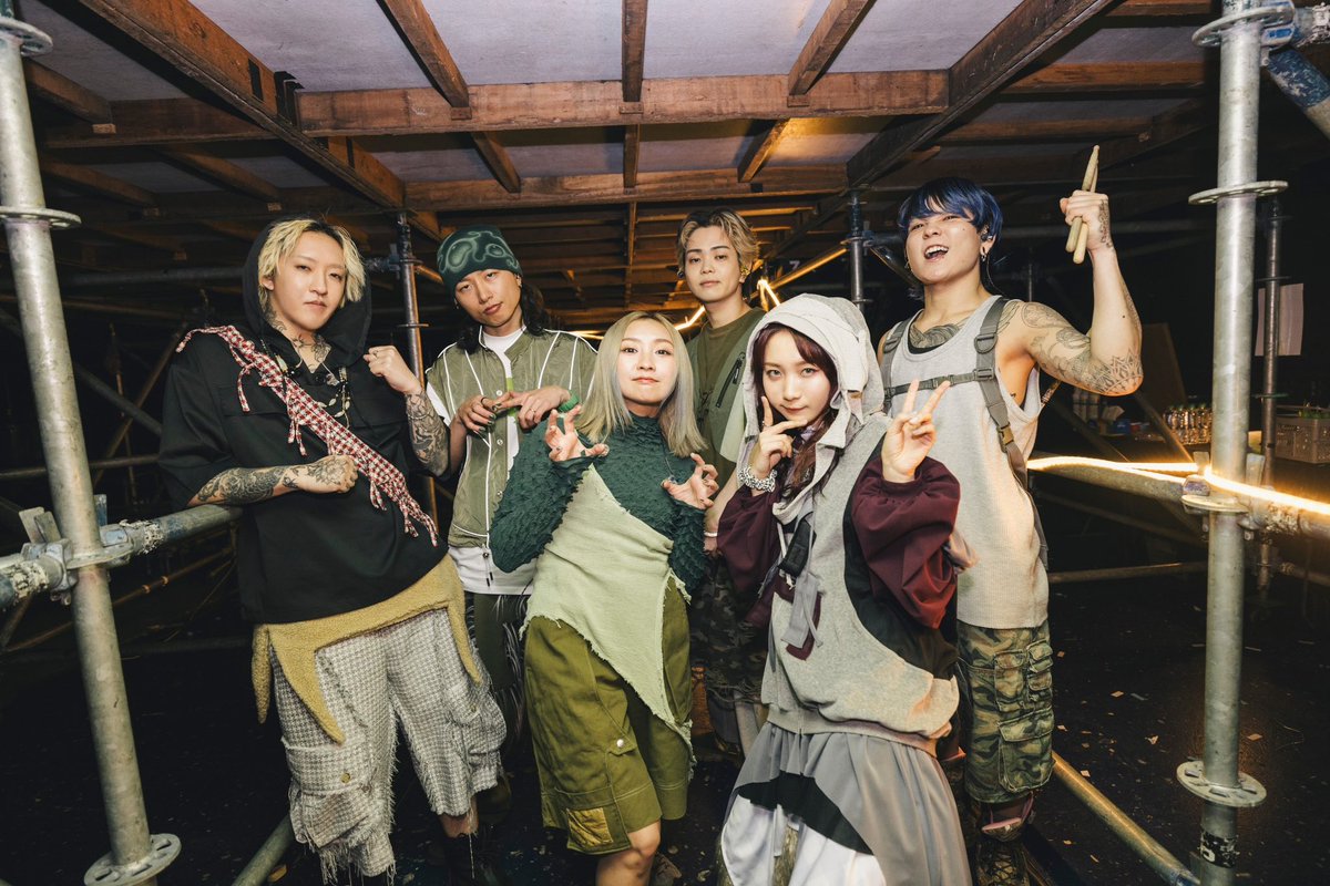 YOASOBI_staff's tweet photo. #YOASOBI超現実 ASIA TOUR 台北公演DAY2💫
時隔一年的台北演唱會。聽到大家滿滿的「歡迎回來」，真的非常開心！
真希望能再次與大家見面！非常感謝！

▼Band
Gt. @guchi006 
Ba. @sota_dawgss 
Key. @apple_na_chi 
Dr. @TatsuCrossfaith 

📷Photo by Henderson Yau
@handerson_yau https://t.co/2neJBZ4FRo